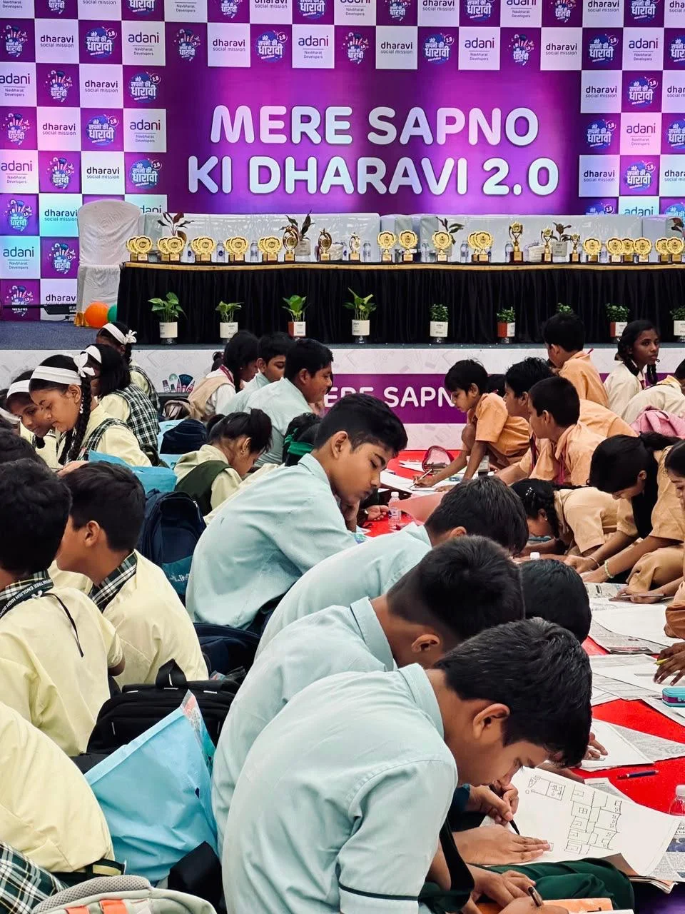 Mere Sapno Ki Dharavi 2.0 — Students drawing beside the event stage