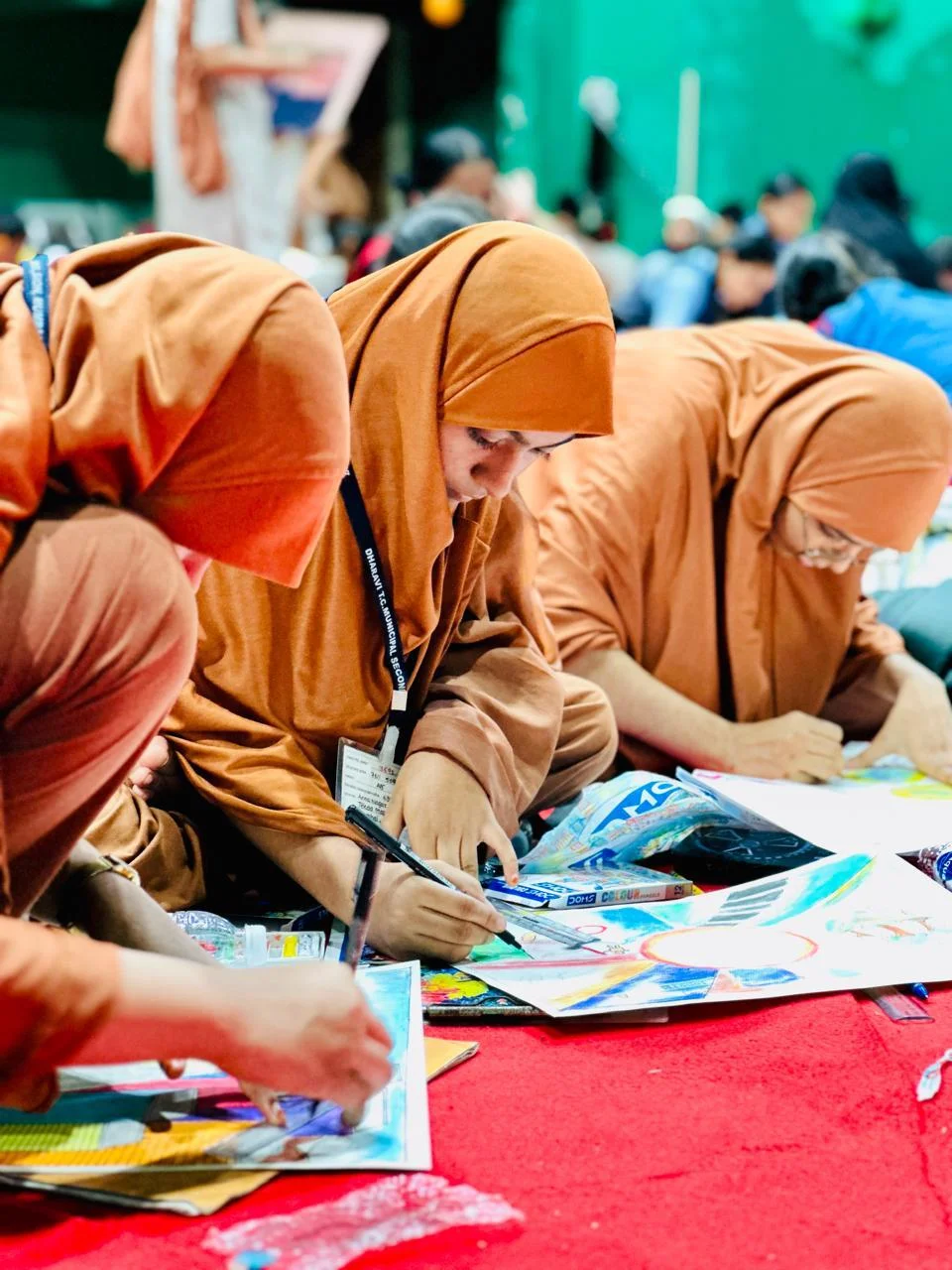 Mere Sapno Ki Dharavi 2.0 — Students creating colourful artwork